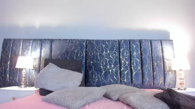 Try our girls live displays and explore the company of endless strippers, with beautiful physiques, vibrating toys and more.