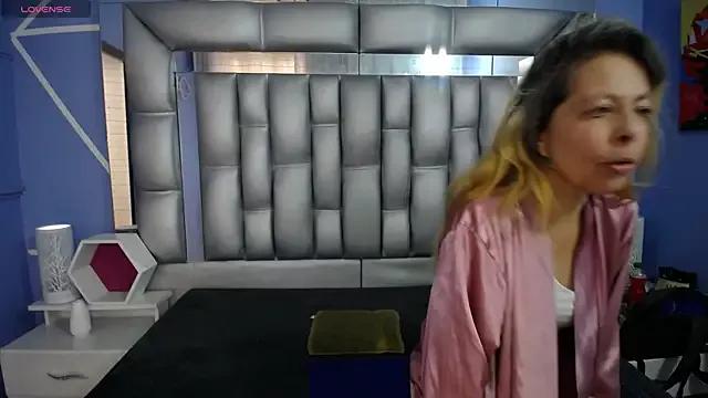 Try our girls live displays and explore the company of endless strippers, with beautiful physiques, vibrating toys and more.