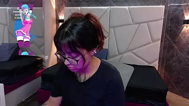 Try our girls live displays and explore the company of endless strippers, with beautiful physiques, vibrating toys and more.