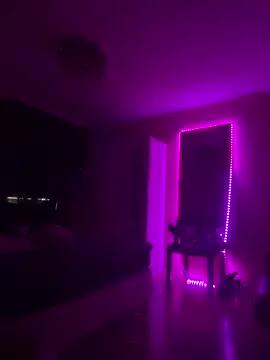 Try our girls live displays and explore the company of endless strippers, with beautiful physiques, vibrating toys and more.