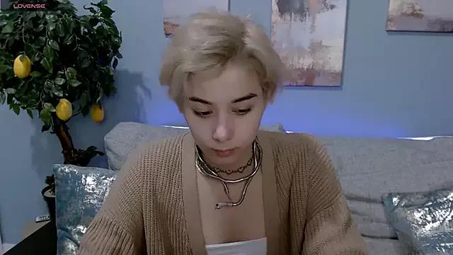 Try our girls live displays and explore the company of endless strippers, with beautiful physiques, vibrating toys and more.