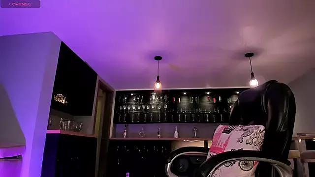Try our girls live displays and explore the company of endless strippers, with beautiful physiques, vibrating toys and more.