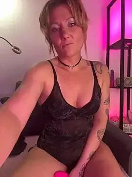 Try our girls live displays and explore the company of endless strippers, with beautiful physiques, vibrating toys and more.