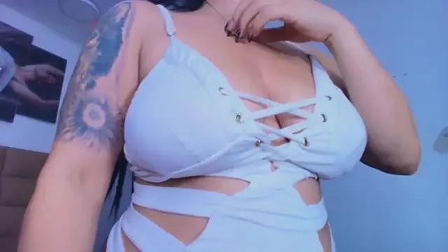 Try our girls live displays and explore the company of endless strippers, with beautiful physiques, vibrating toys and more.
