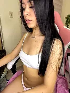Try our girls live displays and explore the company of endless strippers, with beautiful physiques, vibrating toys and more.