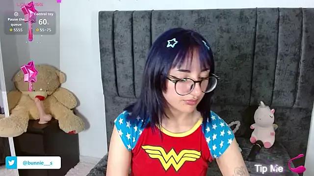 Try our girls live displays and explore the company of endless strippers, with beautiful physiques, vibrating toys and more.