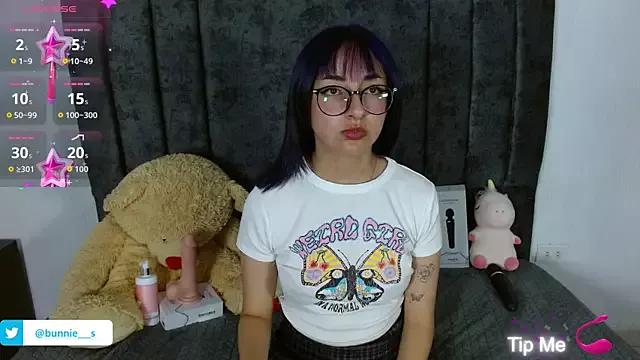 Try our girls live displays and explore the company of endless strippers, with beautiful physiques, vibrating toys and more.