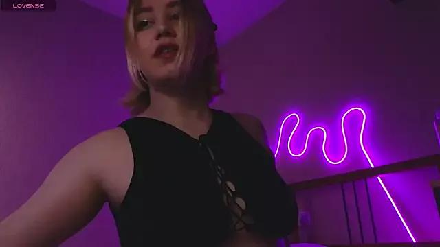 Try our girls live displays and explore the company of endless strippers, with beautiful physiques, vibrating toys and more.