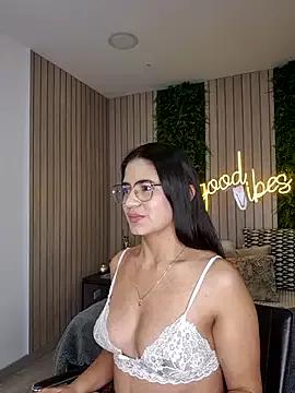 Try our girls live displays and explore the company of endless strippers, with beautiful physiques, vibrating toys and more.