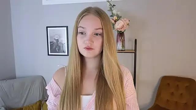 Stephanie_Owen from StripChat is Freechat