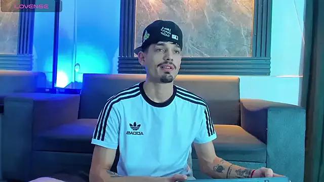 Stevengreen_ from StripChat is Freechat