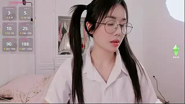 strawberry-ni from StripChat is Freechat