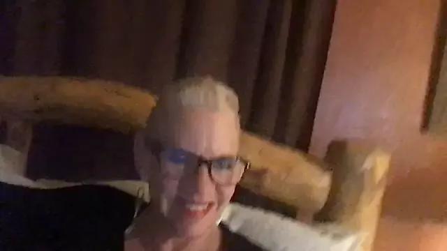 SubMissOlivia from StripChat is Freechat