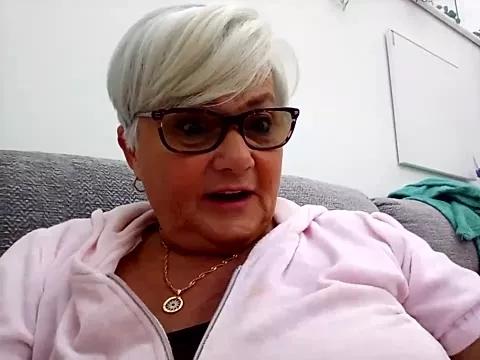 suesinner model from StripChat