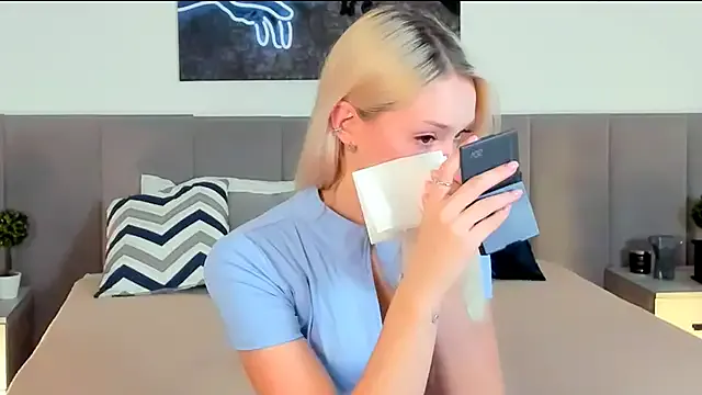 SugarWhisper — Lots and lots of kisses for me<33333