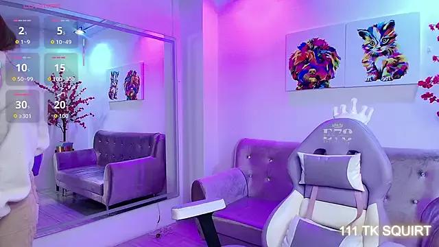 Try our girls live displays and explore the company of endless strippers, with beautiful physiques, vibrating toys and more.
