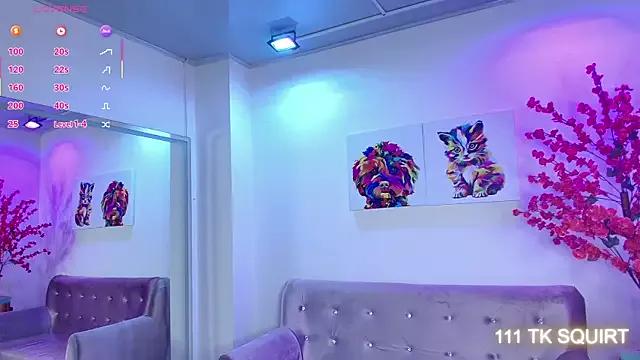 Try our girls live displays and explore the company of endless strippers, with beautiful physiques, vibrating toys and more.