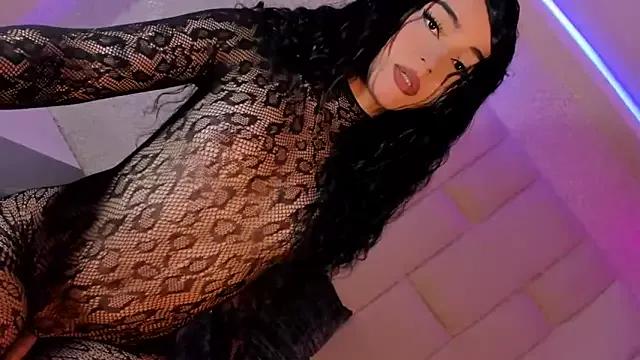 Try our girls live displays and explore the company of endless strippers, with beautiful physiques, vibrating toys and more.
