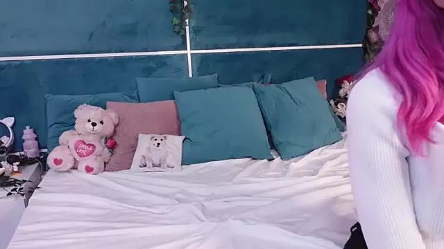 Try our girls live displays and explore the company of endless strippers, with beautiful physiques, vibrating toys and more.