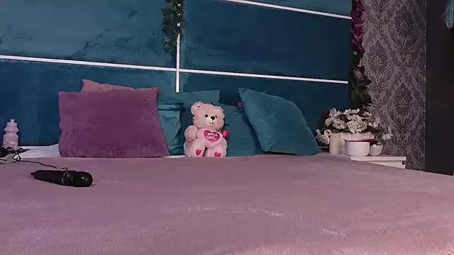 Try our girls live displays and explore the company of endless strippers, with beautiful physiques, vibrating toys and more.