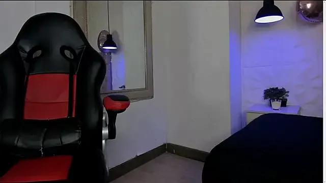 Try our girls live displays and explore the company of endless strippers, with beautiful physiques, vibrating toys and more.