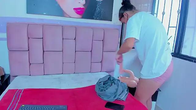 Try our girls live displays and explore the company of endless strippers, with beautiful physiques, vibrating toys and more.