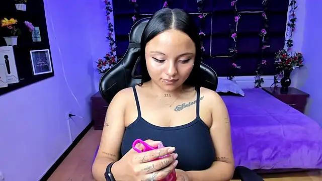 Try our girls live displays and explore the company of endless strippers, with beautiful physiques, vibrating toys and more.