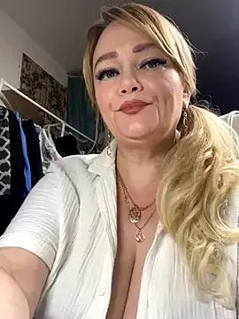 Try our girls live displays and explore the company of endless strippers, with beautiful physiques, vibrating toys and more.