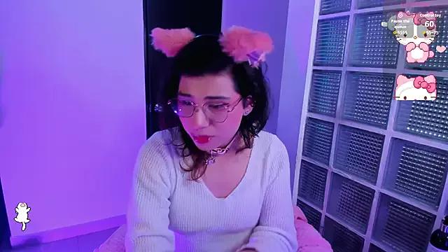 Sweet-SharoKitty from StripChat is Freechat
