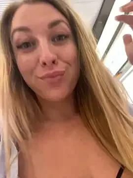 Try our girls live displays and explore the company of endless strippers, with beautiful physiques, vibrating toys and more.