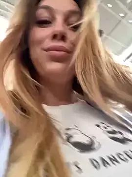 Sweet___Emily from StripChat is Freechat