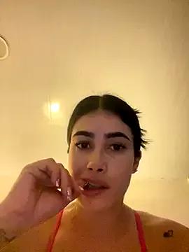 Sweet_and_caramel from StripChat is Freechat