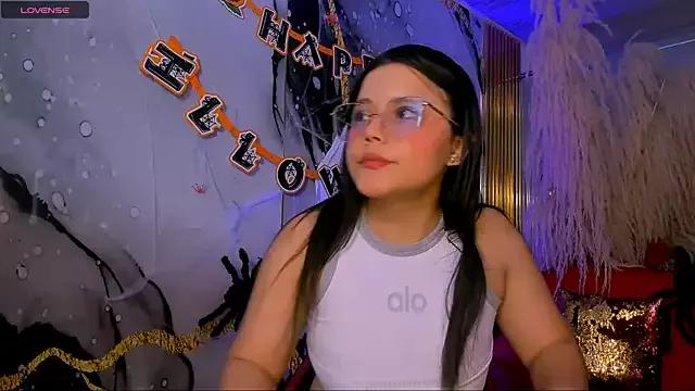 Try our girls live displays and explore the company of endless strippers, with beautiful physiques, vibrating toys and more.