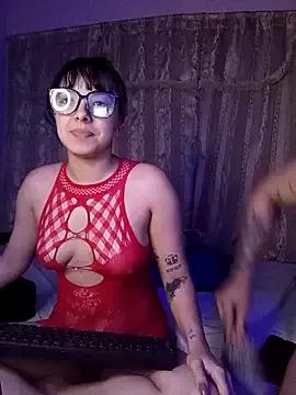 Try our girls live displays and explore the company of endless strippers, with beautiful physiques, vibrating toys and more.