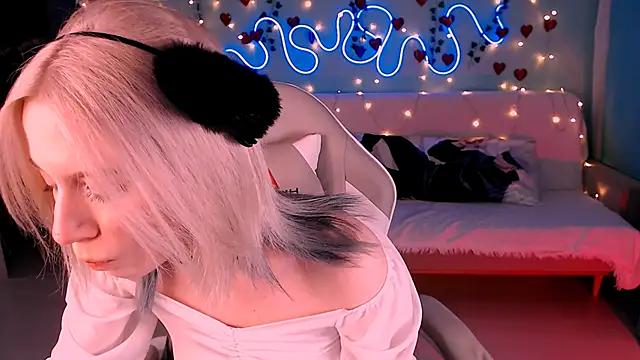 Try our girls live displays and explore the company of endless strippers, with beautiful physiques, vibrating toys and more.
