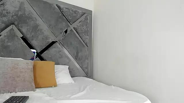 Try our girls live displays and explore the company of endless strippers, with beautiful physiques, vibrating toys and more.