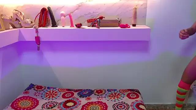 Try our girls live displays and explore the company of endless strippers, with beautiful physiques, vibrating toys and more.