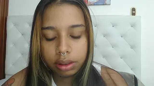 Try our girls live displays and explore the company of endless strippers, with beautiful physiques, vibrating toys and more.