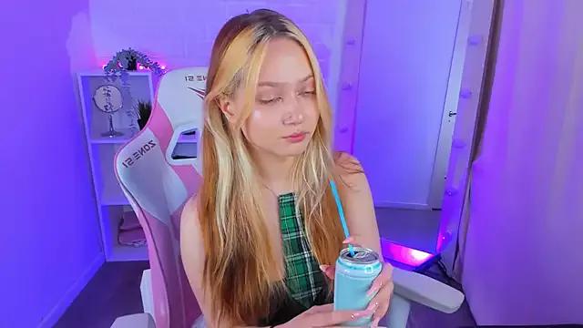 Try our girls live displays and explore the company of endless strippers, with beautiful physiques, vibrating toys and more.