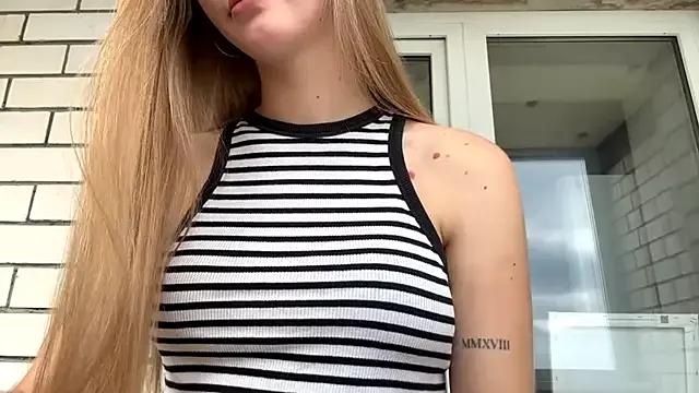 Try our girls live displays and explore the company of endless strippers, with beautiful physiques, vibrating toys and more.