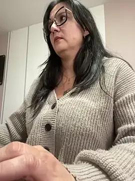 SWEETLILY18 from StripChat