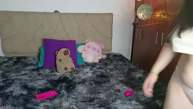 Try our girls live displays and explore the company of endless strippers, with beautiful physiques, vibrating toys and more.