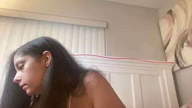 sweetnjuicyyy from StripChat is Freechat