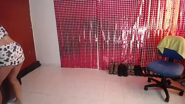 Try our girls live displays and explore the company of endless strippers, with beautiful physiques, vibrating toys and more.