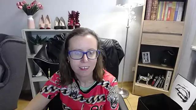 sweetxLizzy from StripChat is Freechat