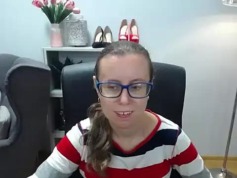 sweetxLizzy from StripChat is Freechat