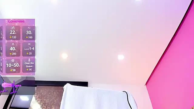 Try our girls live displays and explore the company of endless strippers, with beautiful physiques, vibrating toys and more.