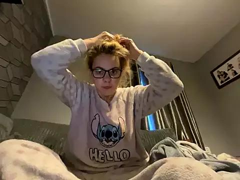 Try our girls live displays and explore the company of endless strippers, with beautiful physiques, vibrating toys and more.