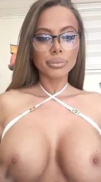 TamaraSavage from StripChat is Freechat