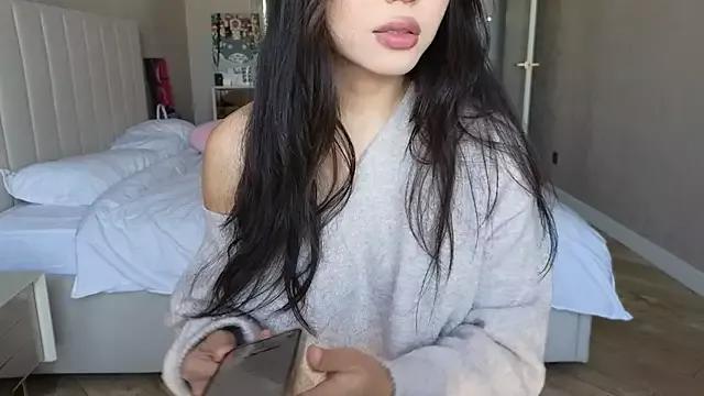 Try our girls live displays and explore the company of endless strippers, with beautiful physiques, vibrating toys and more.